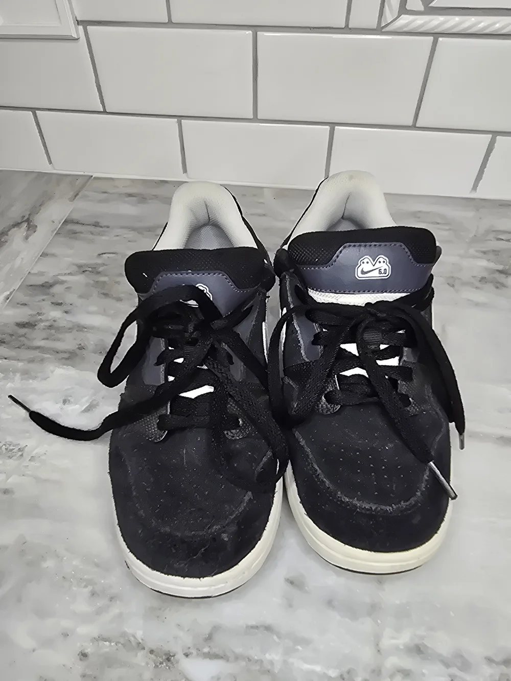Nike Mogan 6.0 Skate Shoes Black White Size 7Y